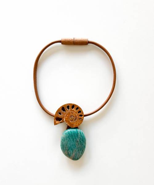 Collar corto, piel camel