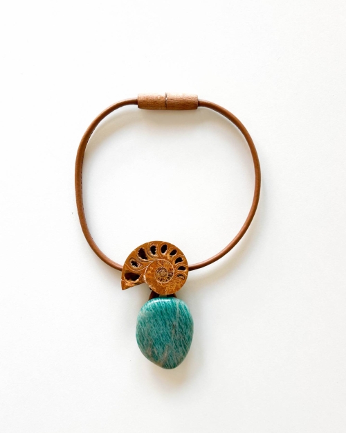 Collar corto, piel camel