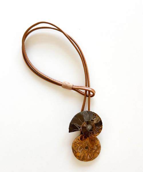 Collar largo, piel camel