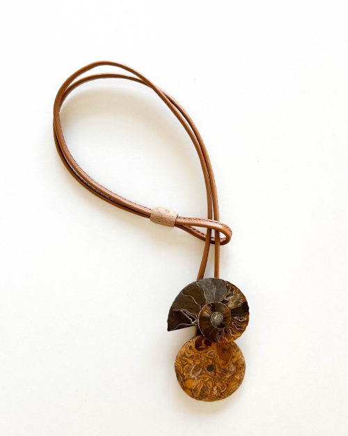 Collar largo, piel camel