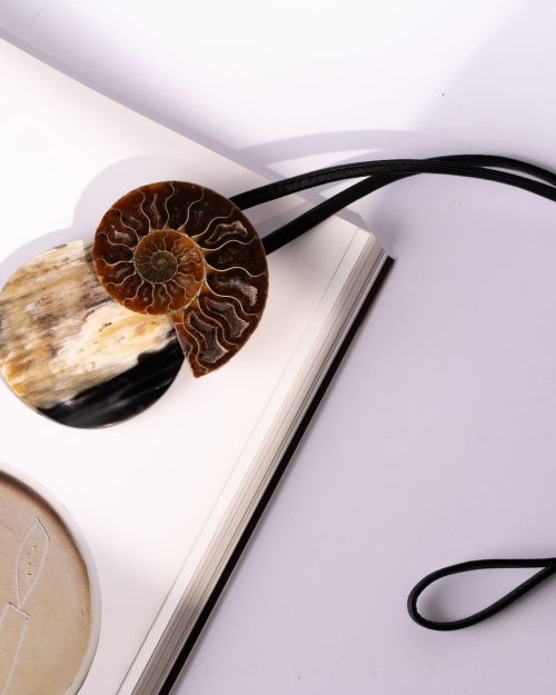 Collar largo piel negra