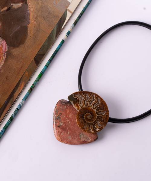 Collar corto piel negra