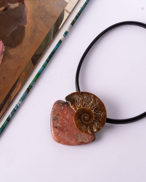 Collar corto piel negra