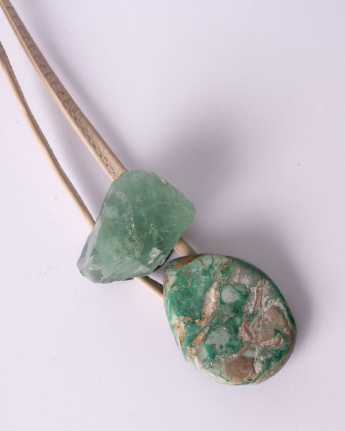 Collar largo piel beige