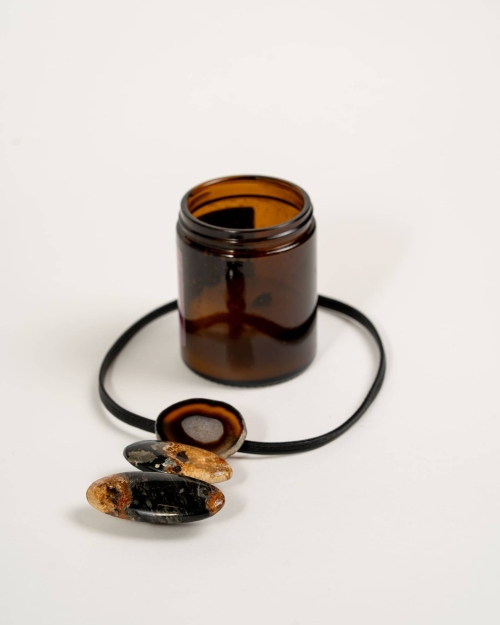 Collar corto piel negra