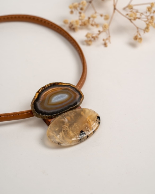 Collar corto, piel camel