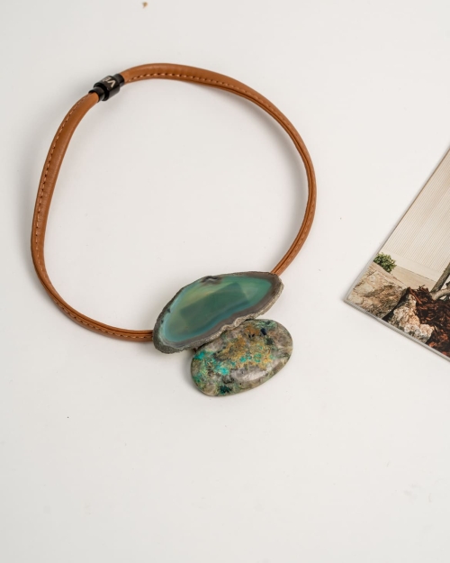 Collar corto, piel camel