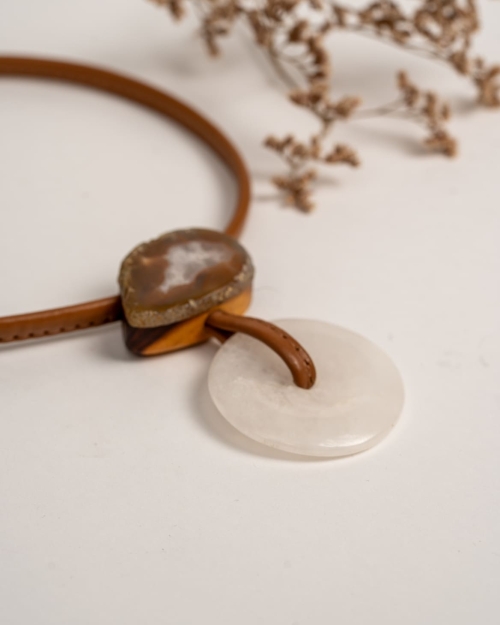 Collar corto, piel camel