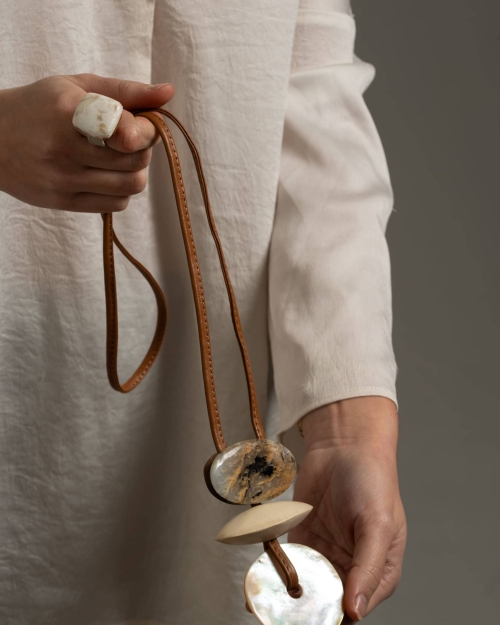 Collar largo piel camel